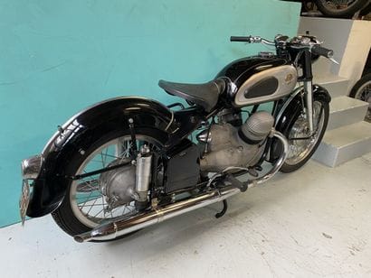 VICTORIA BERGMEISTER
Motorcycle
350 cc
Road-facing...
