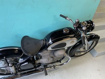 VICTORIA BERGMEISTER
Motorcycle
350 cc
Road-facing...