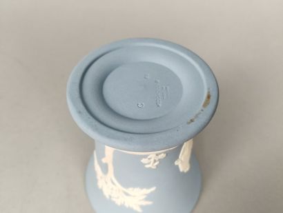 WEDGWOOD
Small cookie vase with antique decoration
Mark...