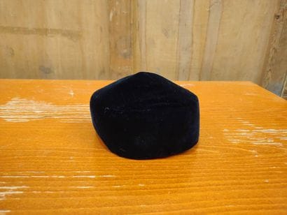 CARVEN
Set of two felt hats
One in black...
