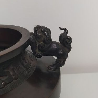 CHINA
In the style of archaic China
Tripod...
