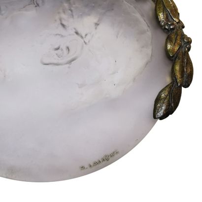 LALIQUE
Medallion bas-relief of Louis Pasteur
Signed
With...