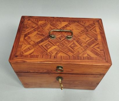 Cavagnole game
A veneered box with three...