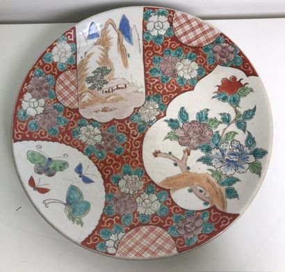 JAPAN
Porcelain dish 
Stamped on the back
(wear,...