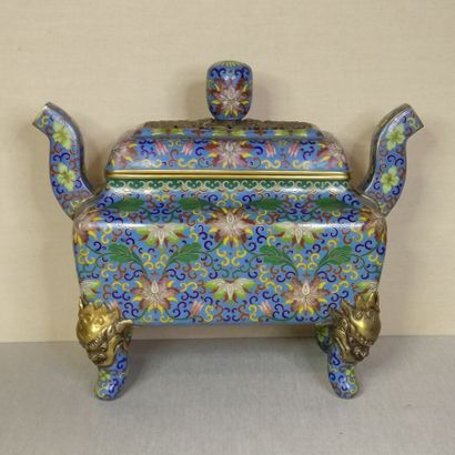 China, 20th century
Gilt bronze and cloisonné...