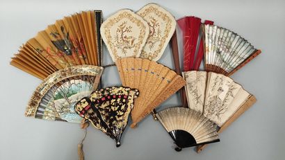 Lot of fans and a pair of hand-held scre...