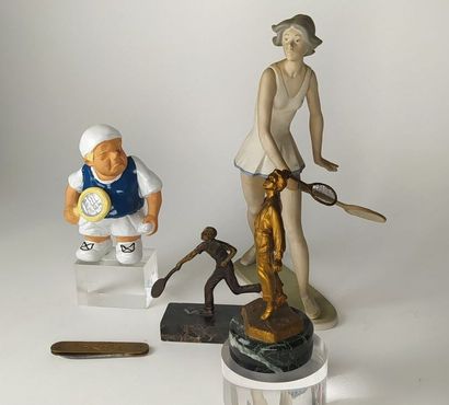 Lot :
- glazed terracotta tennis player
-...