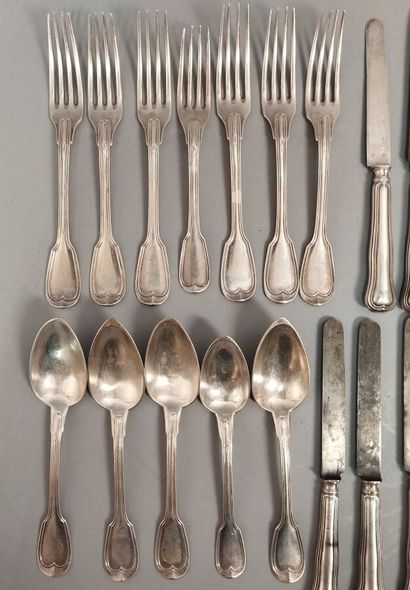 Mismatched flatware in silver-plated metal...