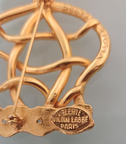 VALERIE VILOIN LABBE Paris
Gilded metal brooch...
