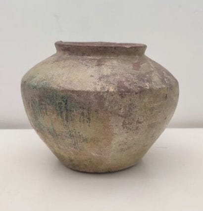CHINA Han dynasty
Enameled terracotta vase
(missing)
Height...