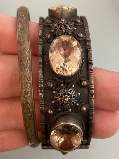 Lot of costume jewelry including rings and...