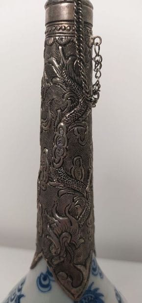 Hué blue porcelain bottle vase
Vietnam, 19th...