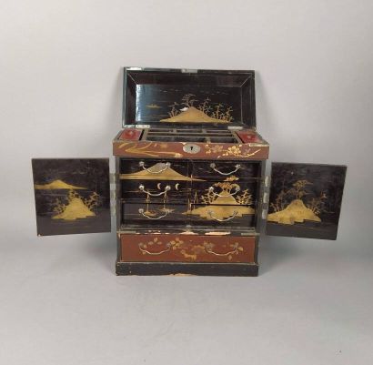 Small lacquer cabinet 
Japan
(accidents)