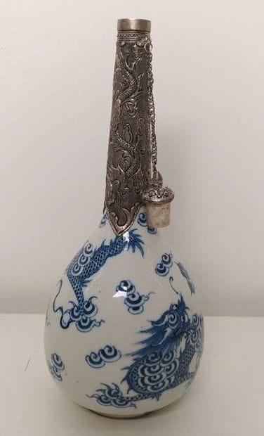 Hué blue porcelain bottle vase
Vietnam, 19th...