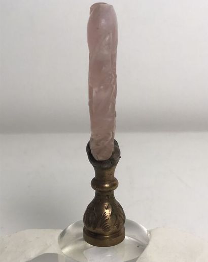 CHINA
Rose quartz subject 
With base
Height...