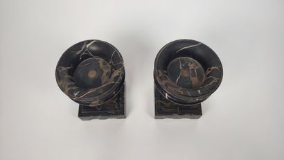Pair of marble bowls
19th century work
Height...