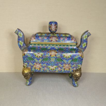 China, 20th century
Gilt bronze and cloisonné...