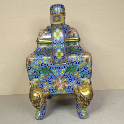 China, 20th century
Gilt bronze and cloisonné...