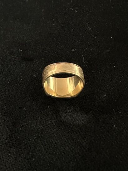 Ring in 18K yellow gold monogrammed SR
Weight:...