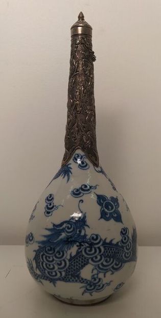 Hué blue porcelain bottle vase
Vietnam, 19th...