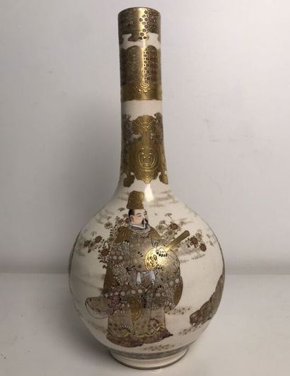 JAPAN
Satsuma earthenware vase, long-necked,...
