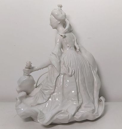 White porcelain subject representing a violin...