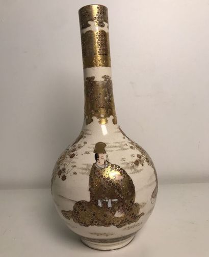 JAPAN
Satsuma earthenware vase, long-necked,...
