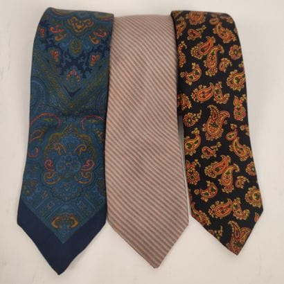 Set of two GIVENCHY ties 
One Jean CACHAREL...