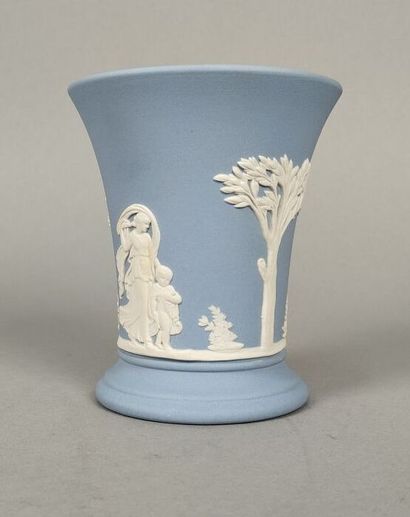 WEDGWOOD
Small cookie vase with antique decoration
Mark...