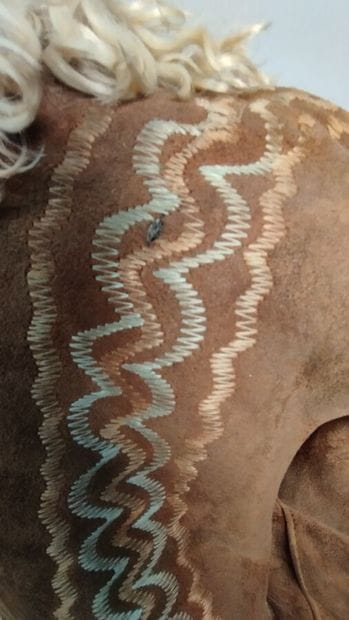 Coat in turned-out skin
(wear, holes)