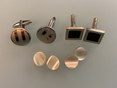 S.T. DUPONT
Metal cufflinks

A set of metal...