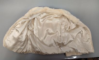 Cream fur bolero
No brand, no size
(a few...