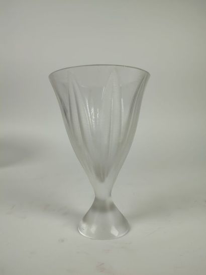 LALIQUE CRISTAL FRANCE
Crystal vase, campanula...