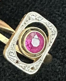 18K yellow gold ring set with a pink stone...