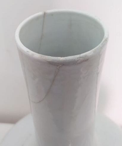 CHINA
White enameled porcelain vase with...