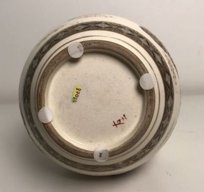 JAPAN
Satsuma earthenware vase, long-necked,...