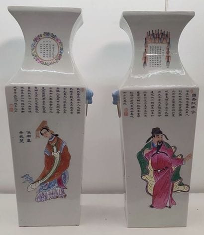 CHINA 20th century
Pair of square vases in...