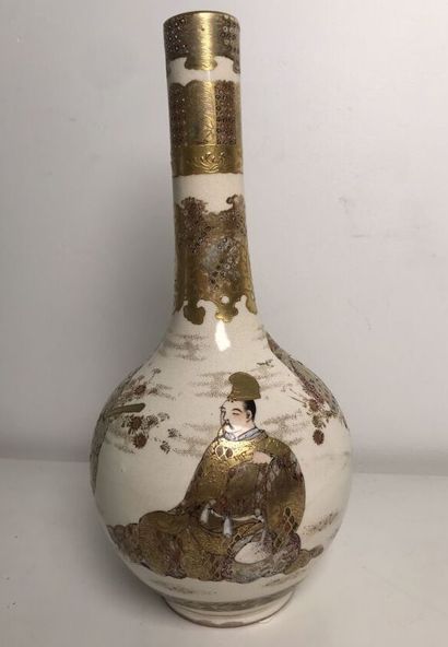 JAPAN
Satsuma earthenware vase, long-necked,...