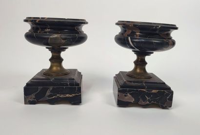 Pair of marble bowls
19th century work
Height...