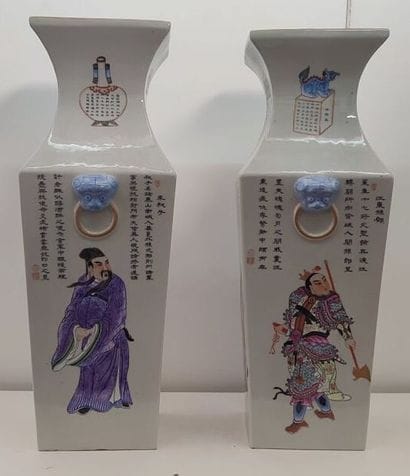 CHINA 20th century
Pair of square vases in...
