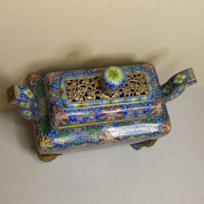 China, 20th century
Gilt bronze and cloisonné...