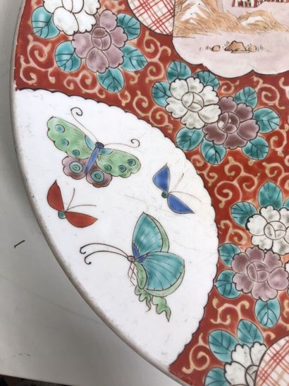 JAPAN
Porcelain dish 
Stamped on the back
(wear,...