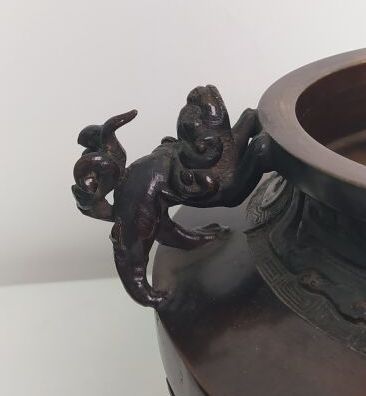 CHINA
In the style of archaic China
Tripod...