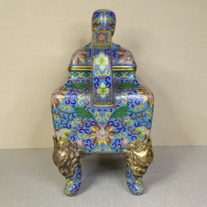 China, 20th century
Gilt bronze and cloisonné...
