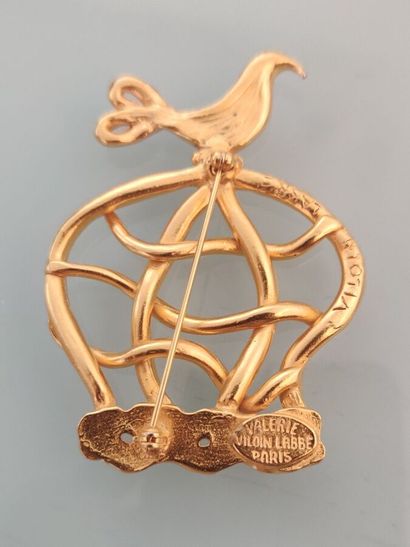 VALERIE VILOIN LABBE Paris
Gilded metal brooch...