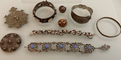 Lot of costume jewelry including rings and...
