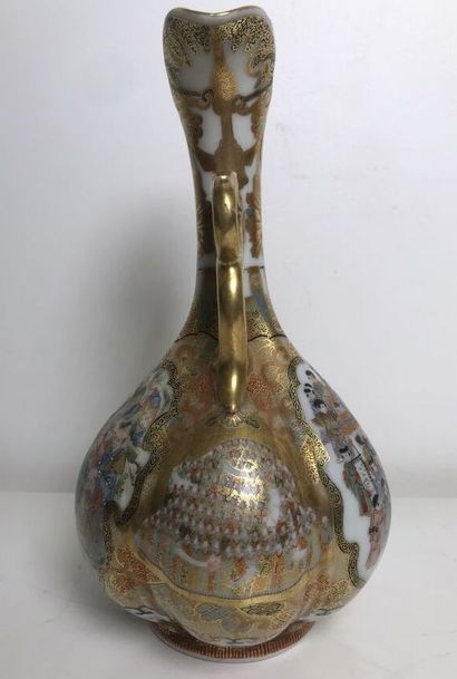 JAPAN
Satsuma earthenware vase with full...