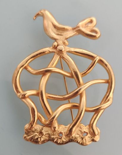 VALERIE VILOIN LABBE Paris
Gilded metal brooch...