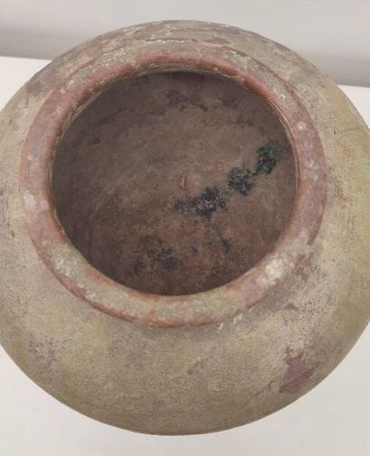 CHINA Han dynasty
Enameled terracotta vase
(missing)
Height...
