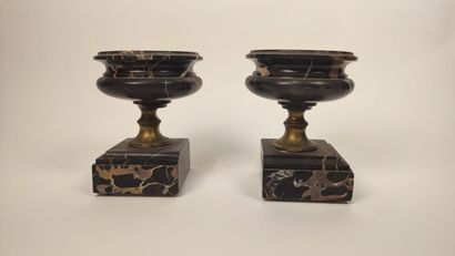 Pair of marble bowls
19th century work
Height...